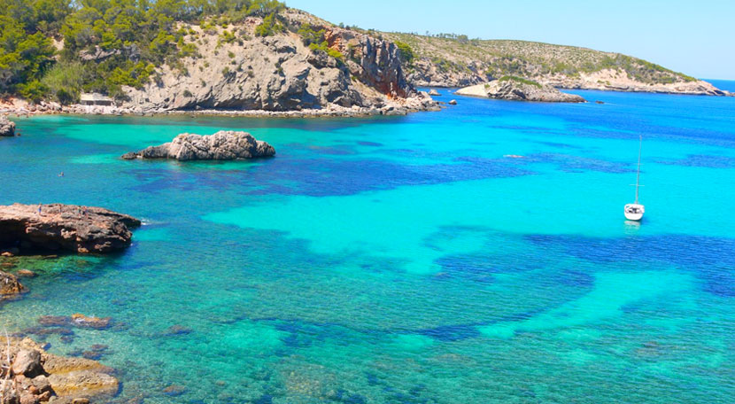 Mejores playas de Ibiza: Cala Xarraca